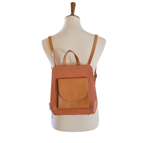 DIVINA FIRENZE Pebbled Leather Colorblock Convertible Backpack‎ Crossbody